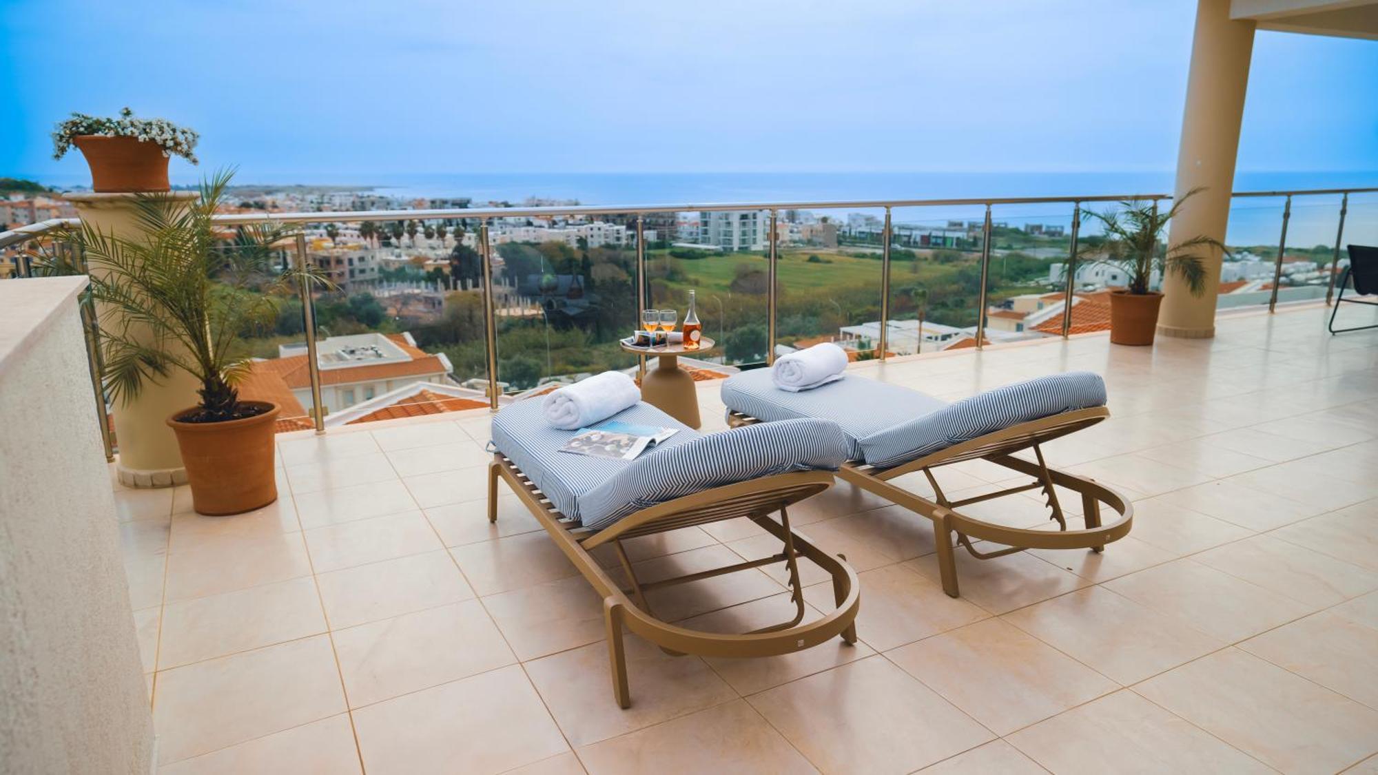 Wellclub - Wellness Family Experience - Seaview Hotel Paphos Buitenkant foto