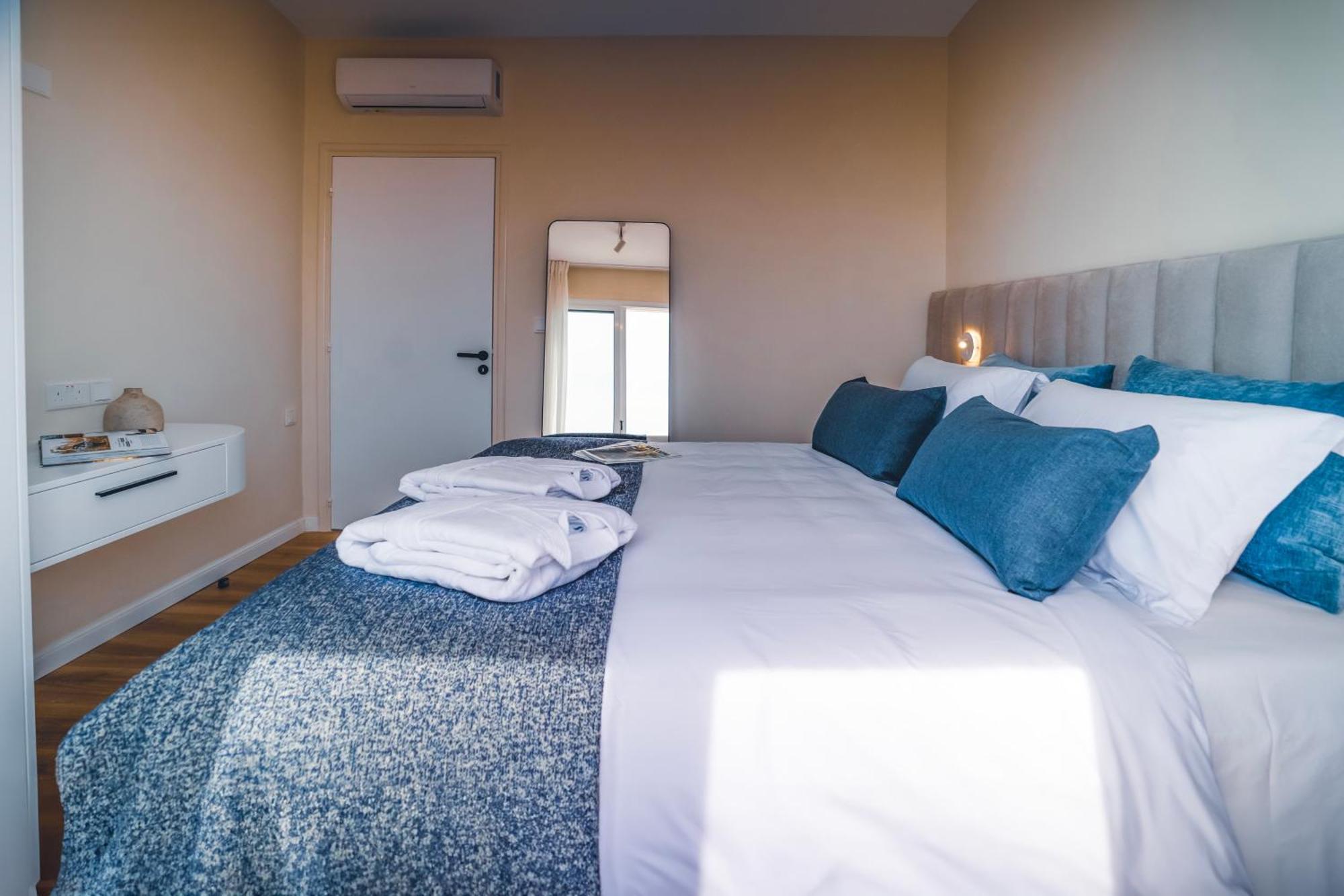 Wellclub - Wellness Family Experience - Seaview Hotel Paphos Buitenkant foto