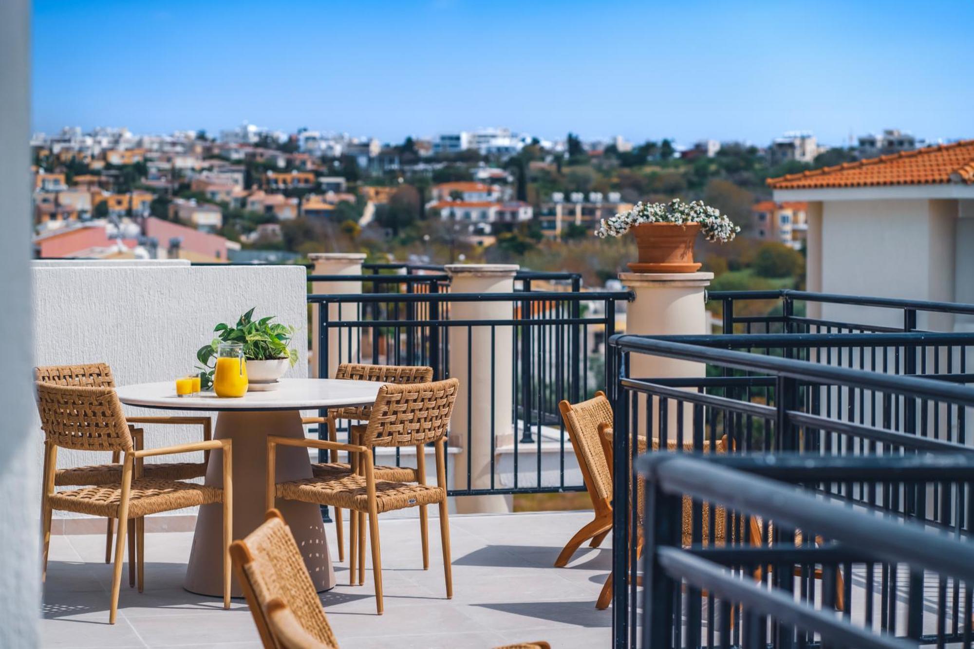 Wellclub - Wellness Family Experience - Seaview Hotel Paphos Buitenkant foto