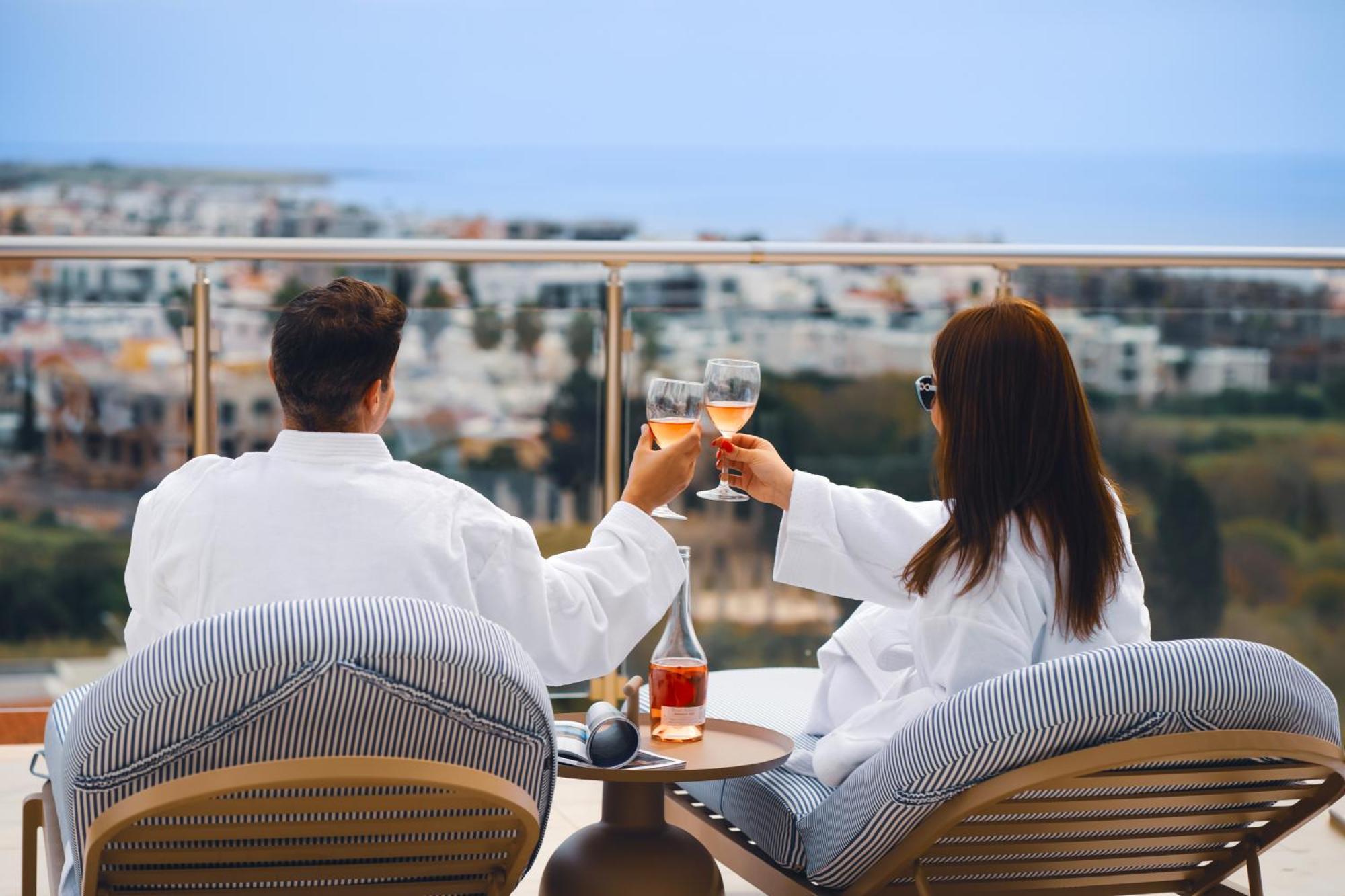 Wellclub - Wellness Family Experience - Seaview Hotel Paphos Buitenkant foto