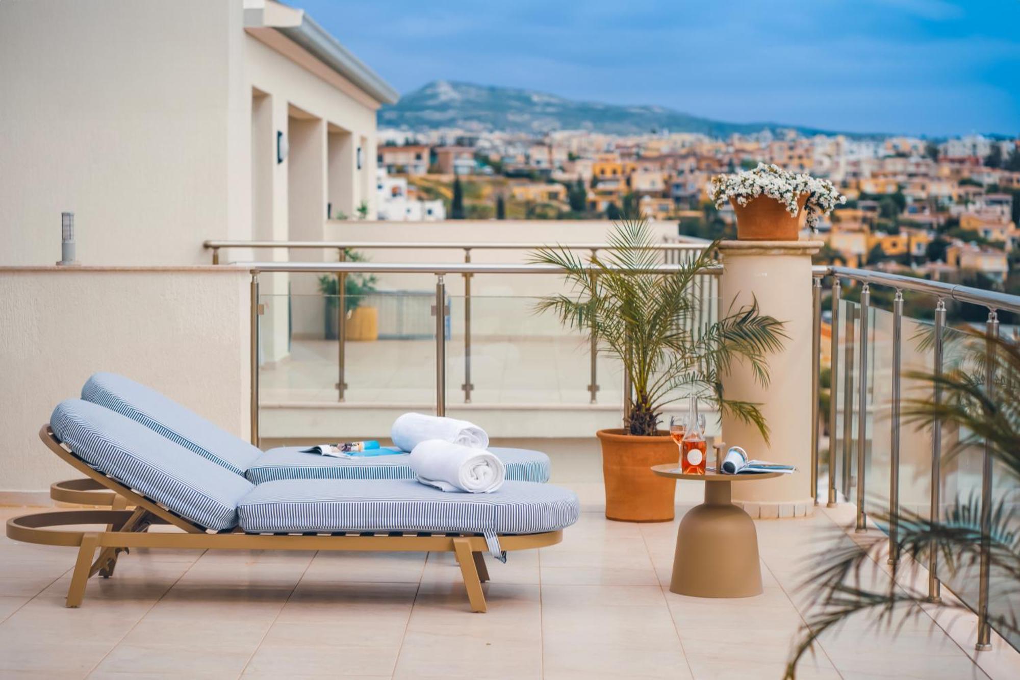 Wellclub - Wellness Family Experience - Seaview Hotel Paphos Buitenkant foto