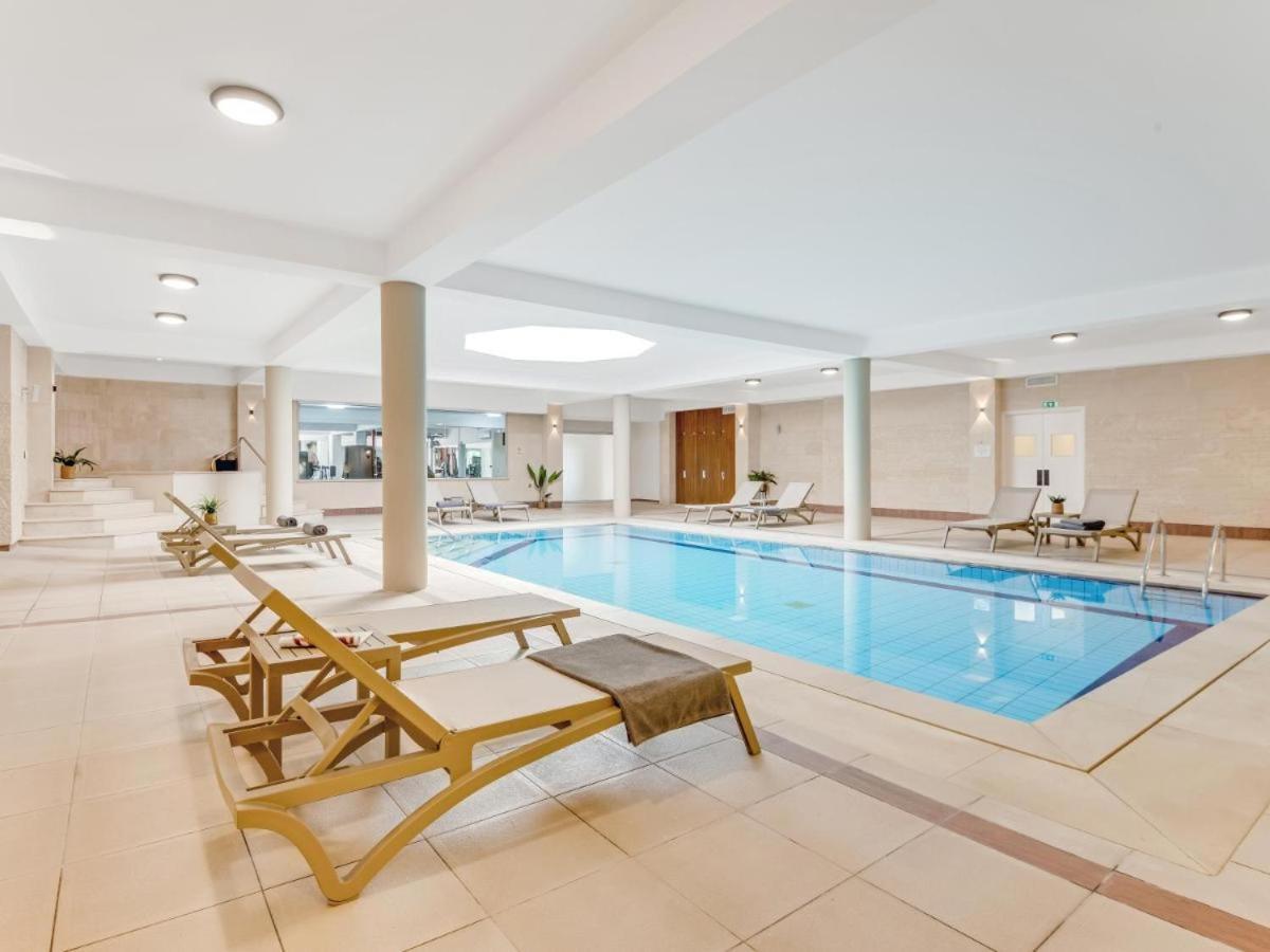 Wellclub - Wellness Family Experience - Seaview Hotel Paphos Buitenkant foto