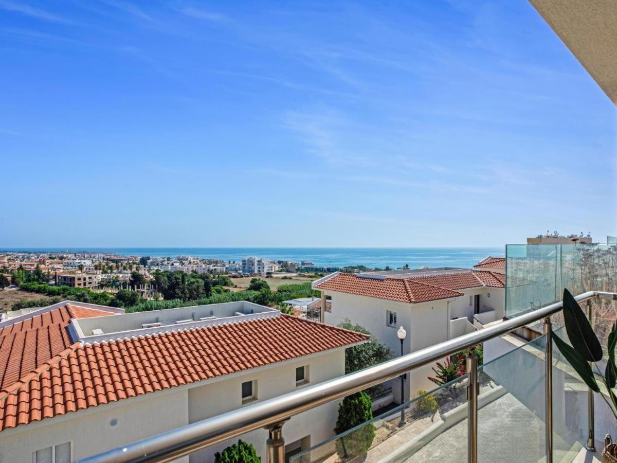 Wellclub - Wellness Family Experience - Seaview Hotel Paphos Buitenkant foto