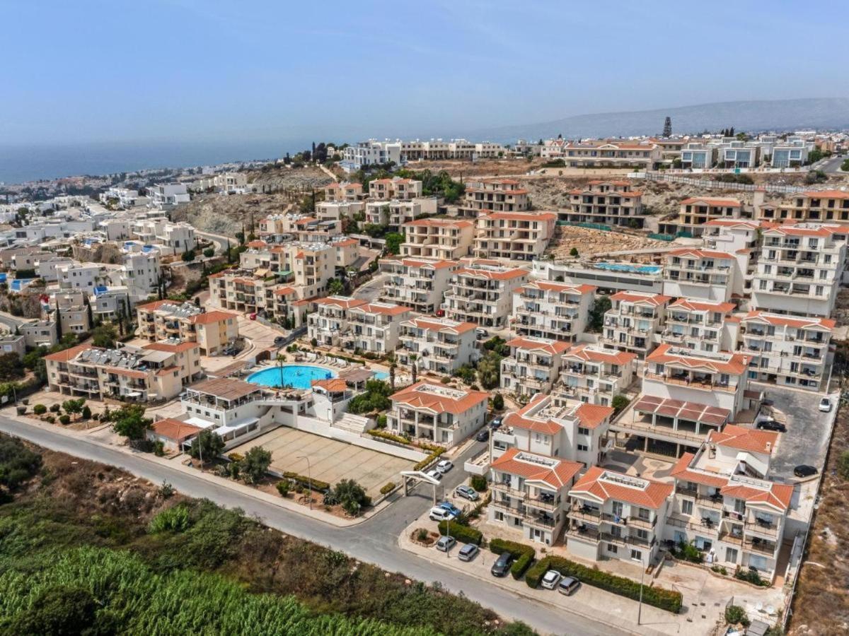 Wellclub - Wellness Family Experience - Seaview Hotel Paphos Buitenkant foto
