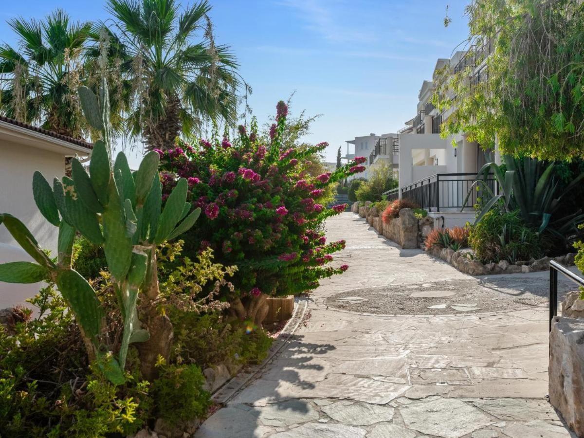 Wellclub - Wellness Family Experience - Seaview Hotel Paphos Buitenkant foto
