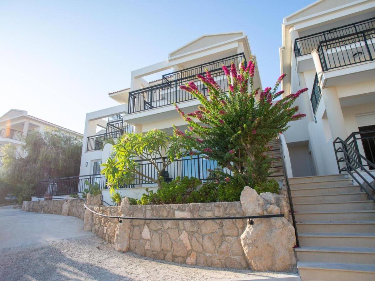 Wellclub - Wellness Family Experience - Seaview Hotel Paphos Buitenkant foto