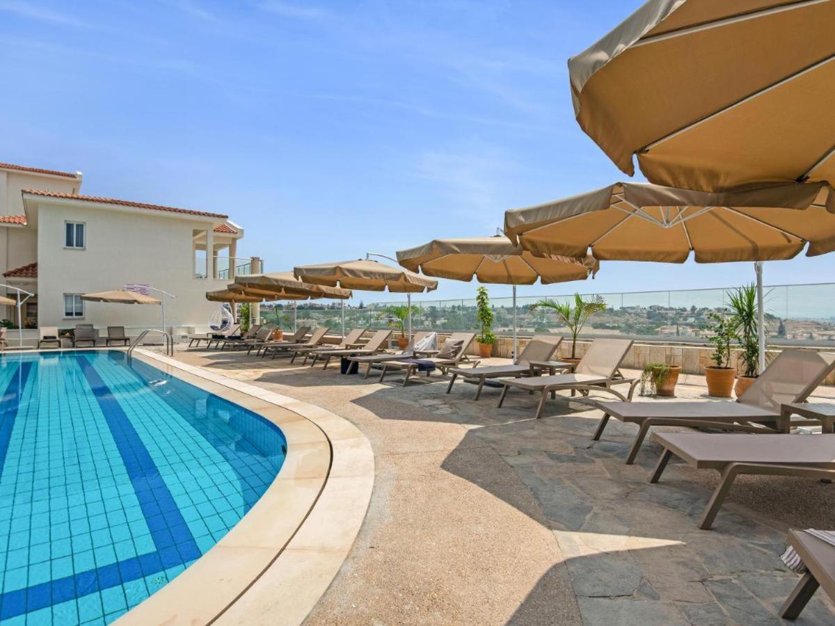Wellclub - Wellness Family Experience - Seaview Hotel Paphos Buitenkant foto