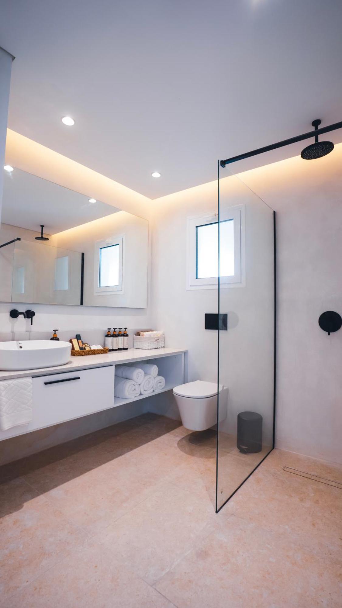 Wellclub - Wellness Family Experience - Seaview Hotel Paphos Buitenkant foto