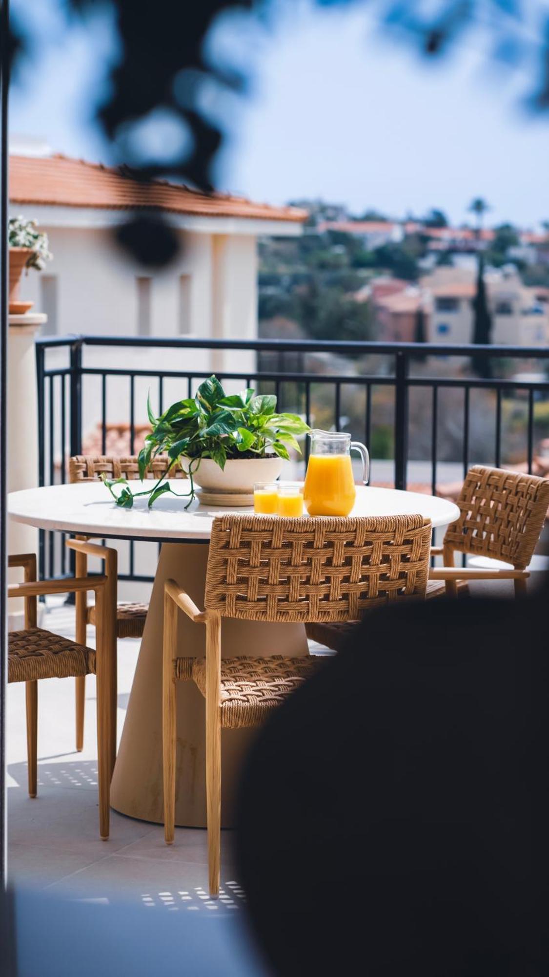 Wellclub - Wellness Family Experience - Seaview Hotel Paphos Buitenkant foto