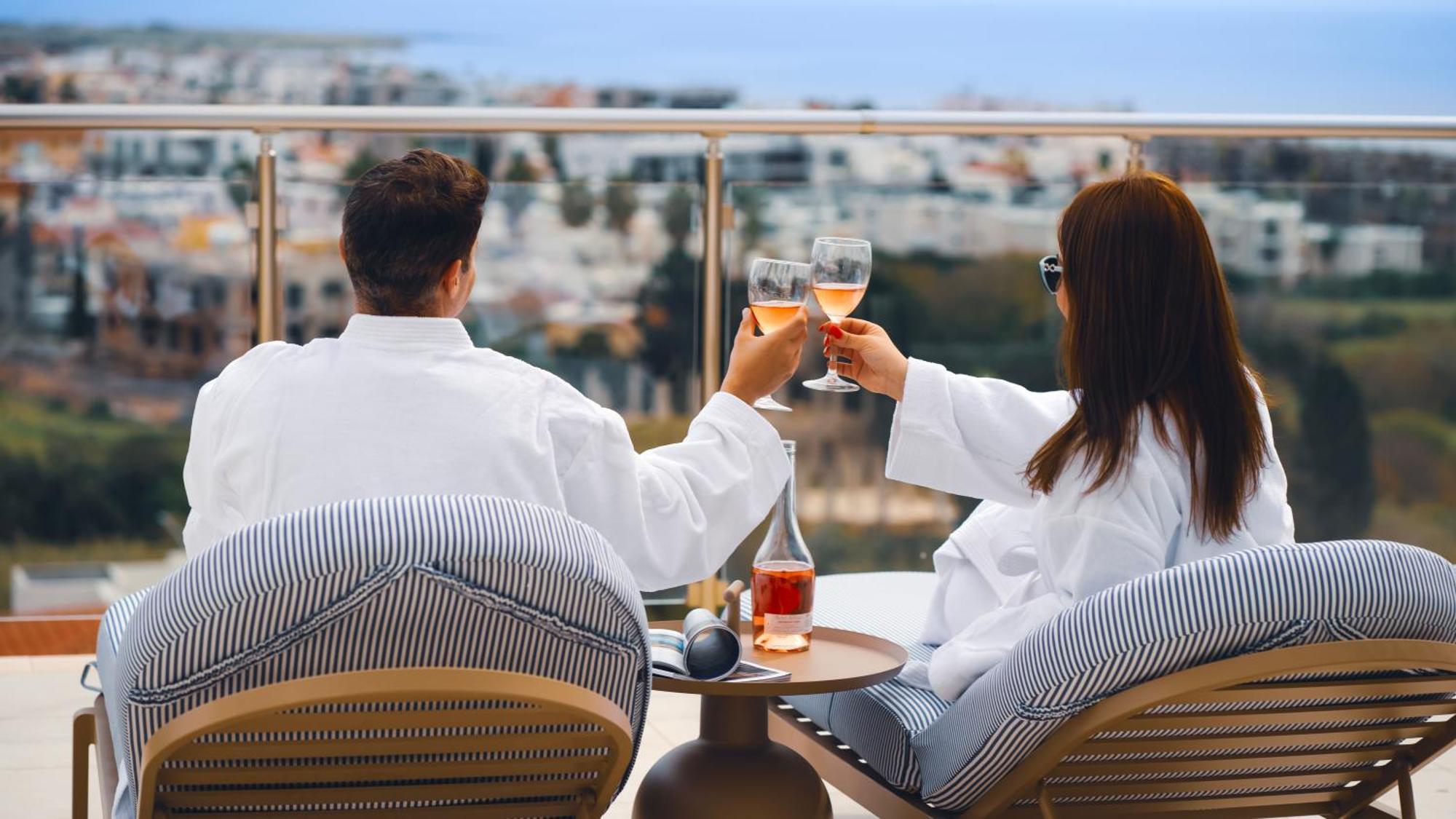 Wellclub - Wellness Family Experience - Seaview Hotel Paphos Buitenkant foto